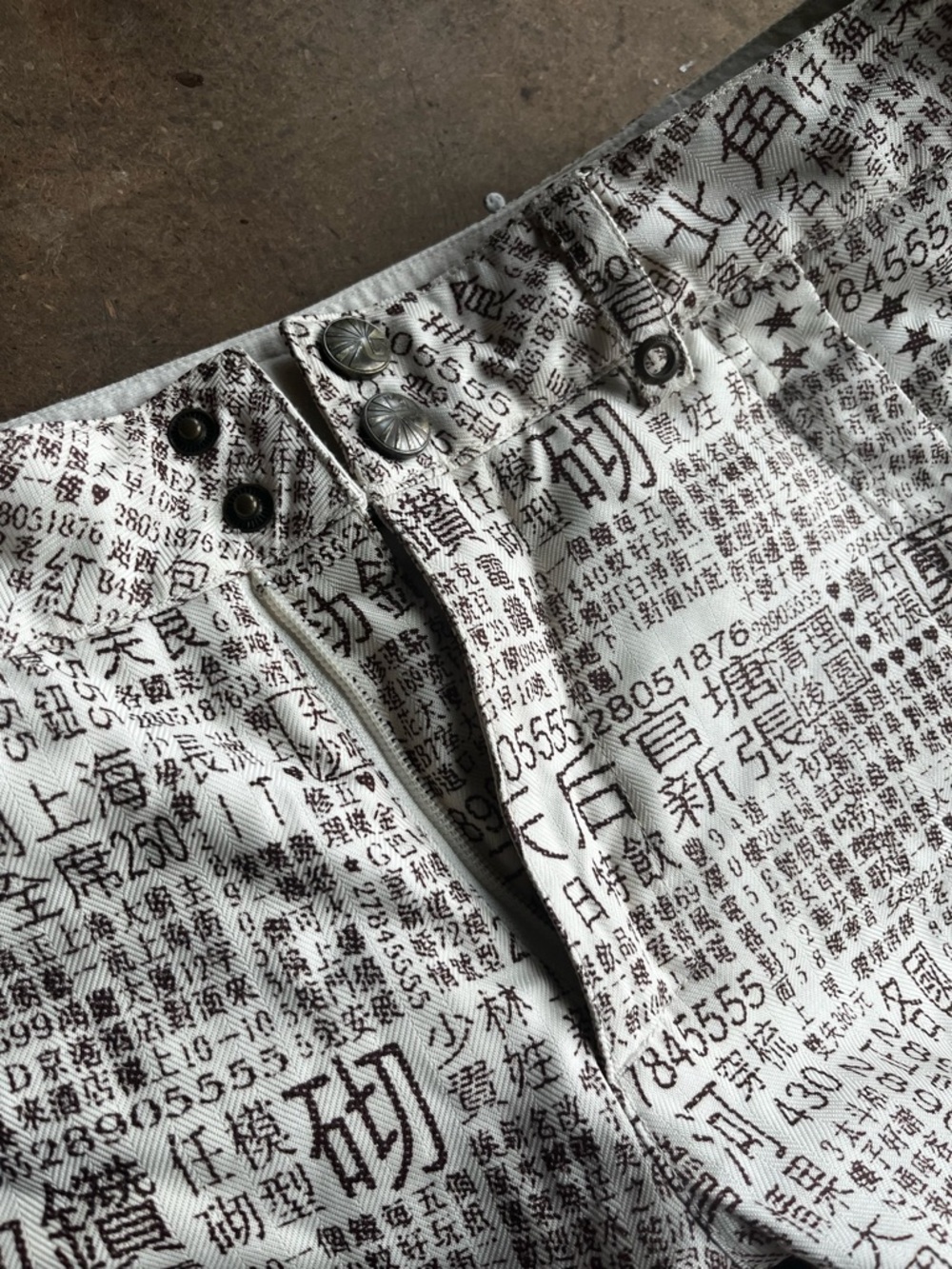 Burton Dry-Ride Silk Lined Snowboard Newspaper Print High-Waist Pants